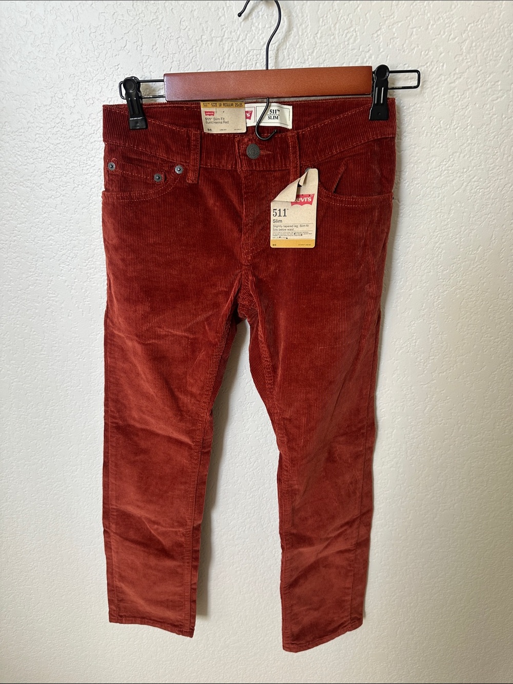 Levi's Slim Corduroy Pants in Rust